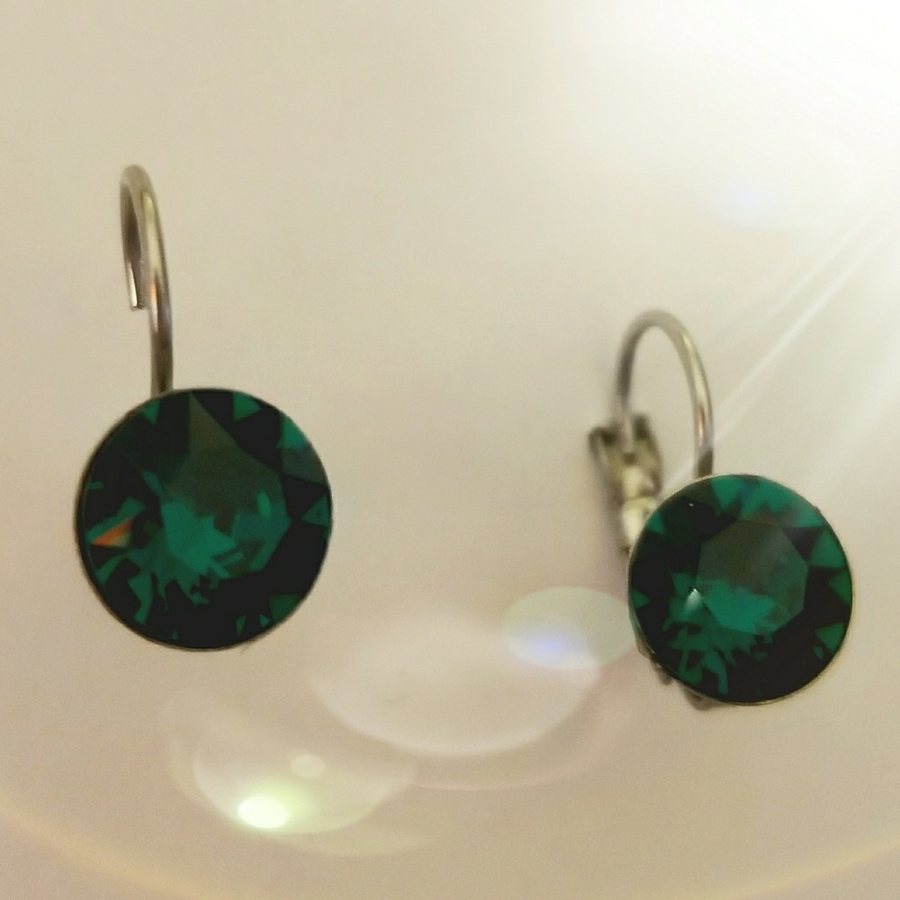 EMERALD SWAROVSKI CRYSTAL Lever back earrings